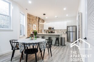 Building Photo - 2739 W Division St