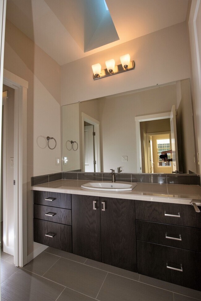 Building Photo - Charming Newer Camas Home in Gated Community
