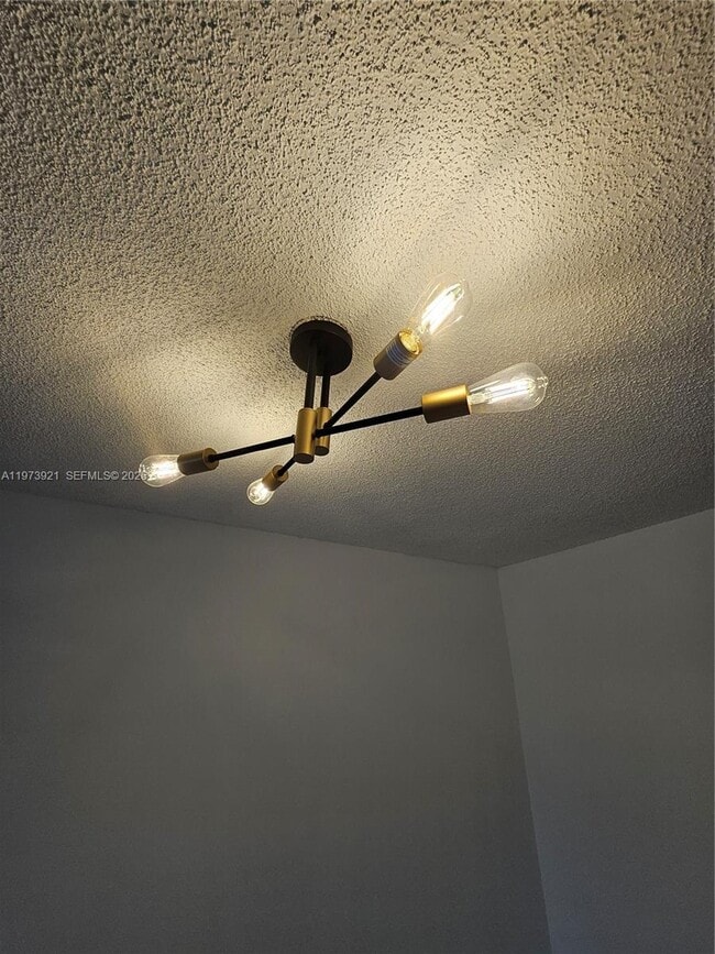 Building Photo - 7911 N Colony Cir