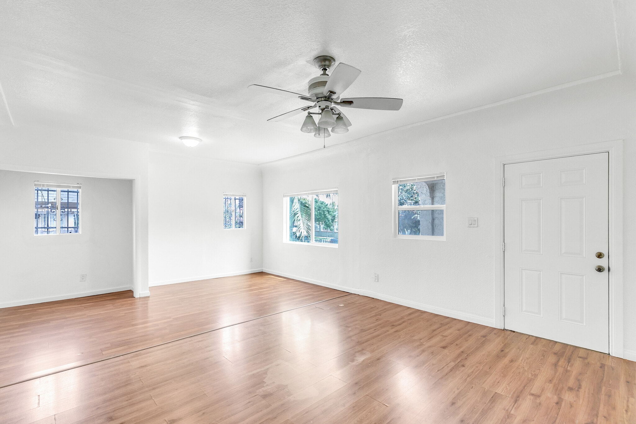 Building Photo - 321 E 84th St