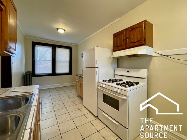 Building Photo - 2402 N Leclaire Ave