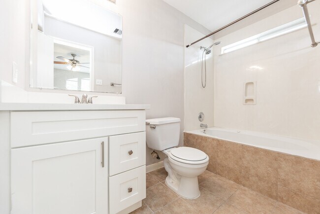 Building Photo - 1006 Vernage Rd