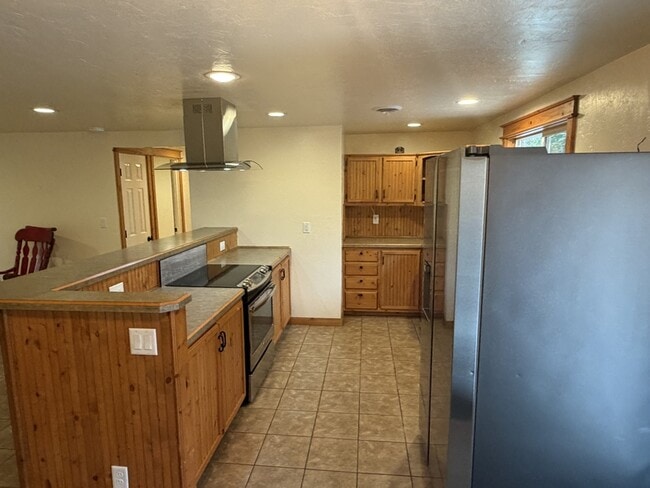 Building Photo - 7429 W Evans Creek Rd