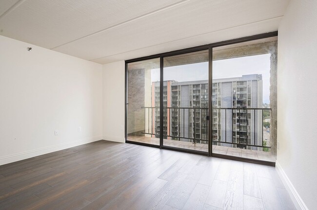 Building Photo - Stellar Symphony Terrace Condo!