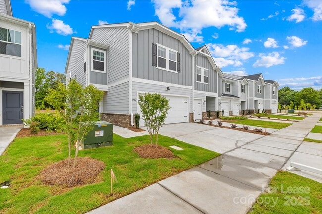 Building Photo - 1726 Braemar Vlg Dr