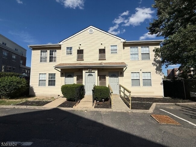 Primary Photo - 501-503 Morris Avenue Unit