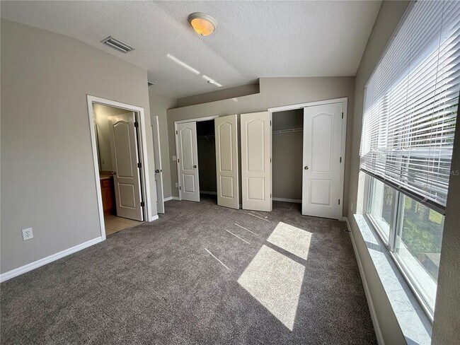 Building Photo - 1040 Sleepy Oak Dr