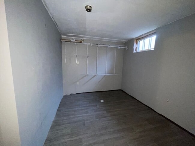 Building Photo - For Rent: Cozy 2 Bedroom, 1 Bath Home with a Beautiful Backyard