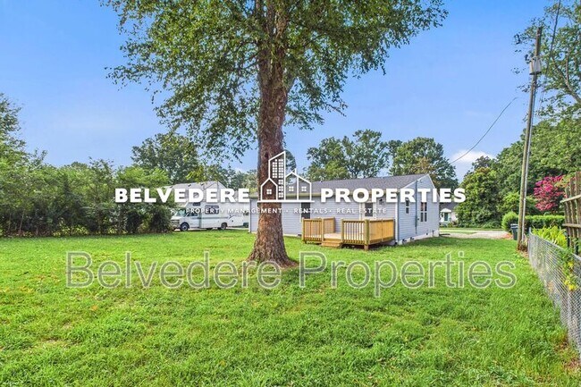 Building Photo - 2322 Fernwood Dr