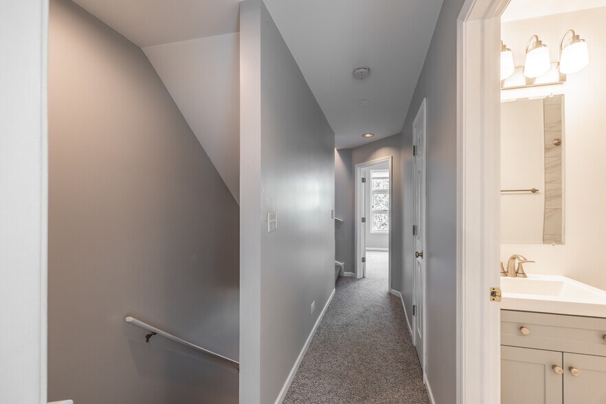 Building Photo - 855 W Erie St