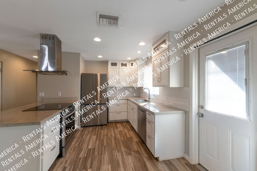 Building Photo - 2558 E Alta Vista St