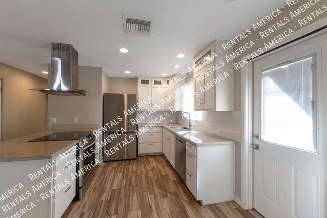 Building Photo - 2558 E Alta Vista St