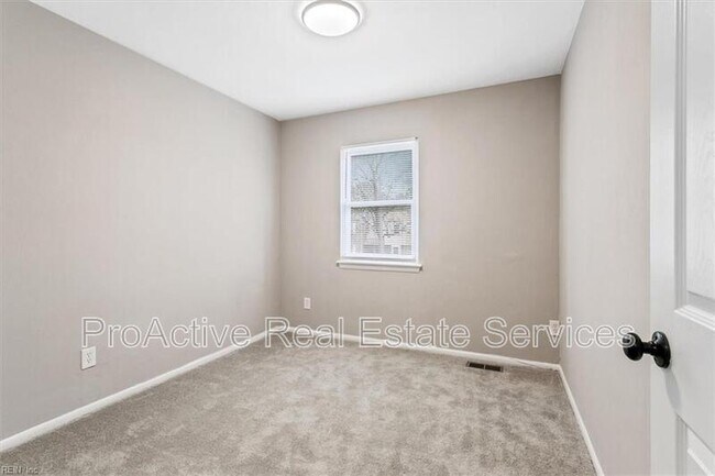 Building Photo - 623 Red Horse Ln