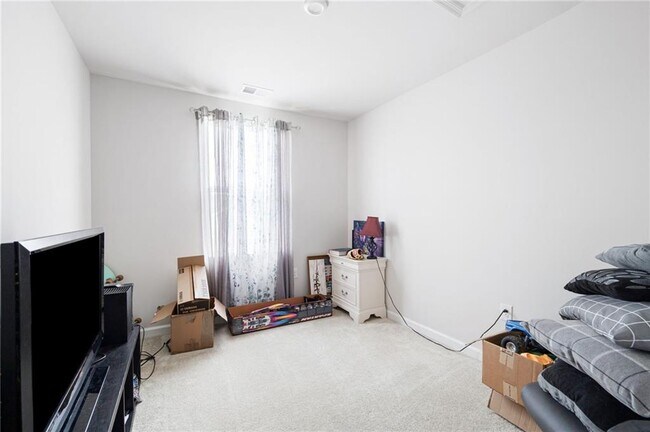 Building Photo - 121 Chastain Dr