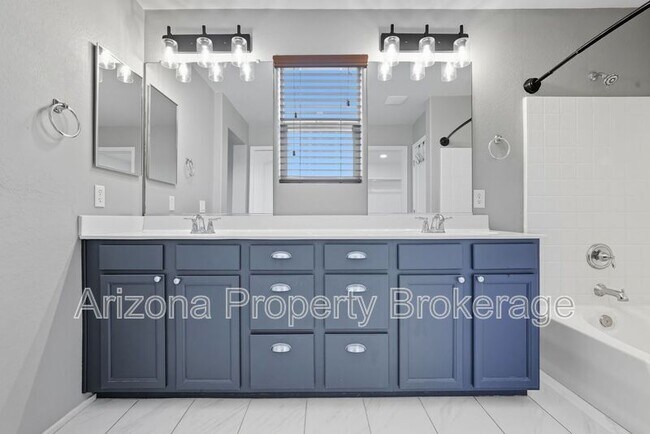Building Photo - 2258 S Buckaroo Trail