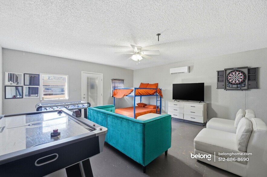 Building Photo - 802 Buckingham Pl