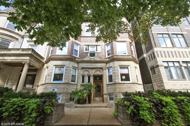 Primary Photo - 522 W Oakdale Ave
