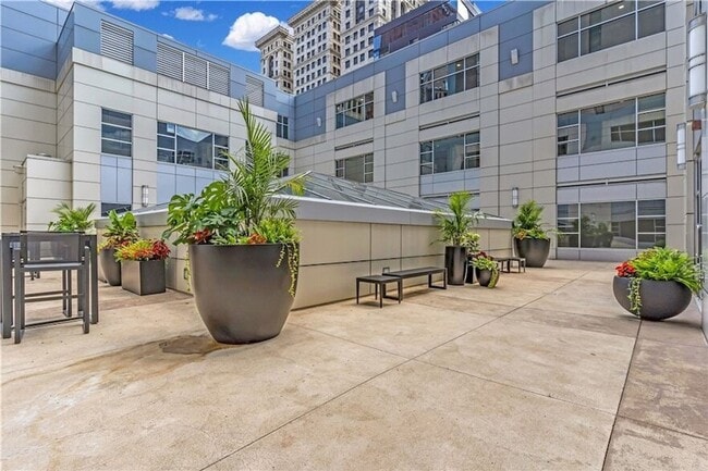 Building Photo - Luxury Penthouse Condo Downtown with Private Patio & Amazing Views Available Now!