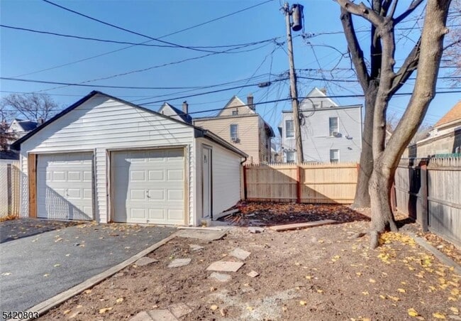 Building Photo - 495 S Clinton St