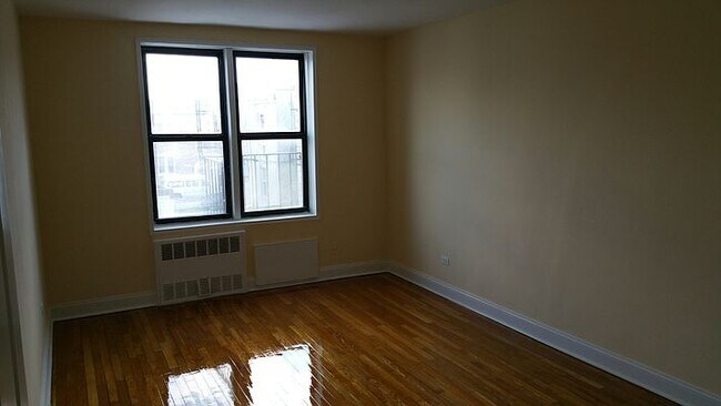 Building Photo - 2475 E 11th St