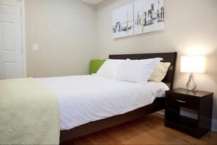 Building Photo - 2803 Ontario Rd NW