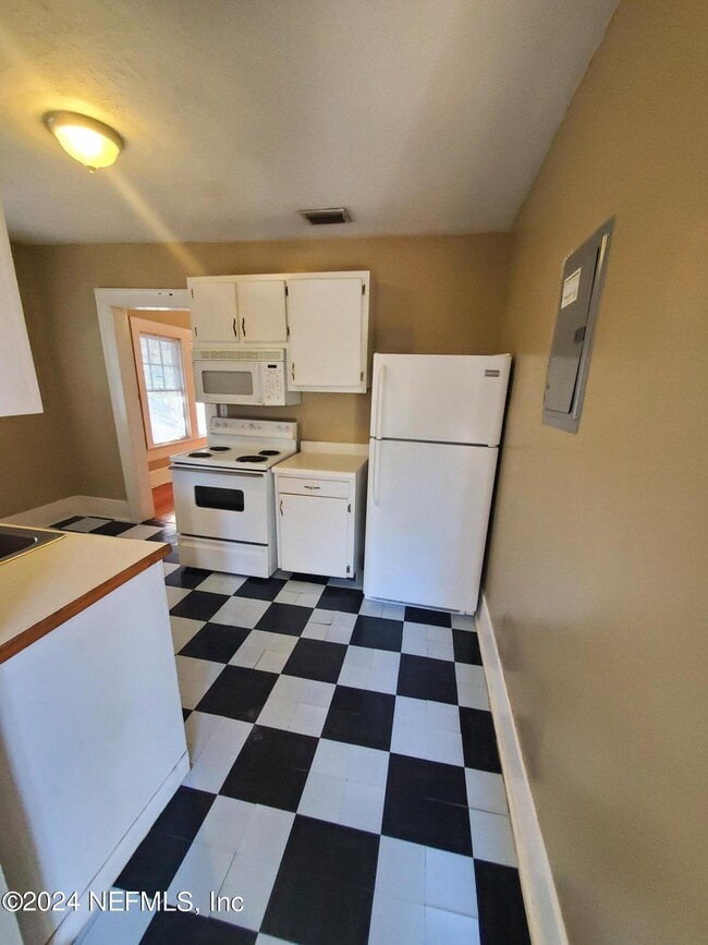 Building Photo - 3218 Herschel St