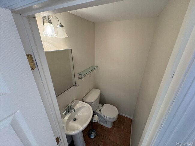 Building Photo - 586 Blue Ridge Dr