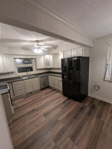 Building Photo - 541 Altgeld St