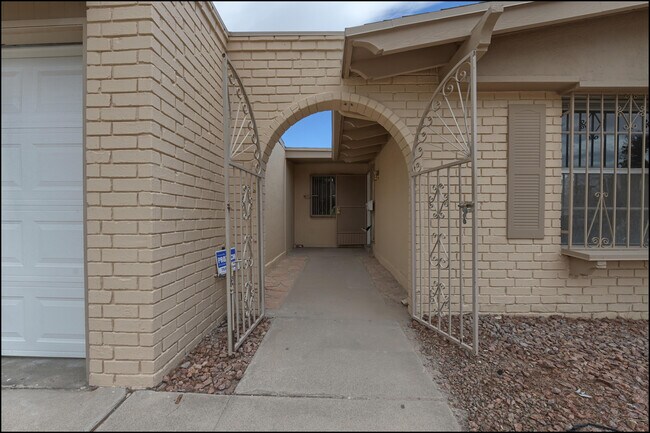 Building Photo - 4109 Roxbury Dr