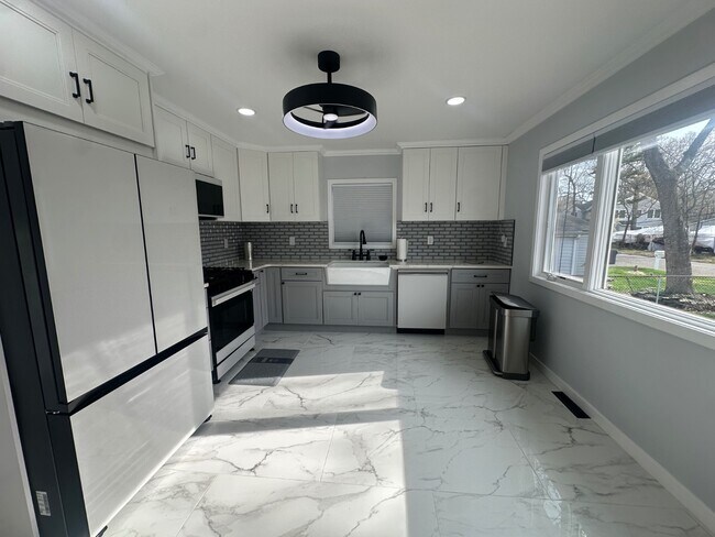 Building Photo - 595 Kingfisher Cir