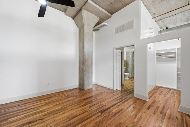 Building Photo - $3,644.95, 2 Beds - 1 Bath, Condo in Denver with Washer and Dryer!