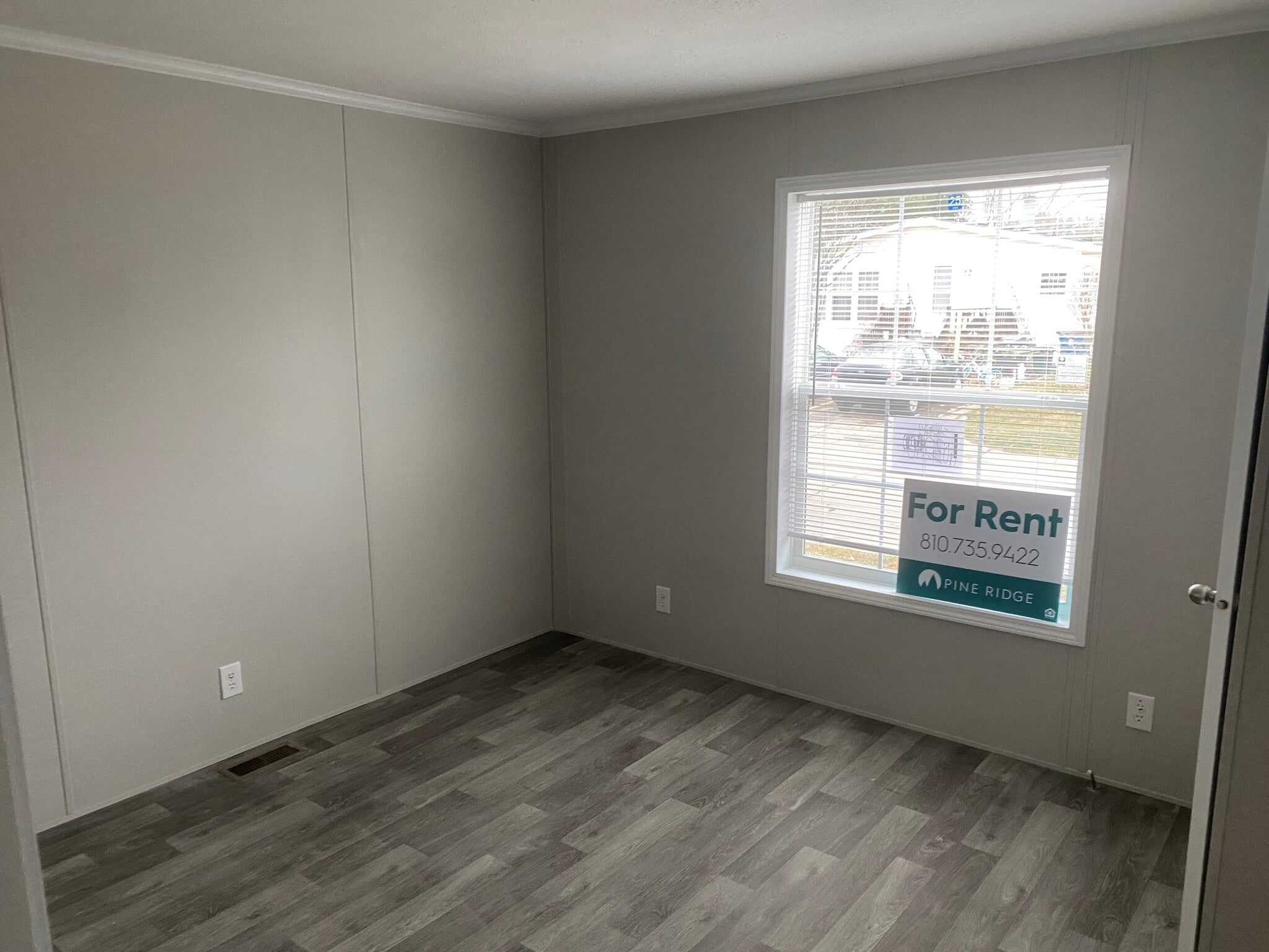 Building Photo - 15557 Pine Ridge Dr