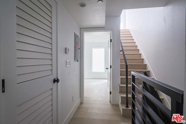 Building Photo - 11810 Gilmore St