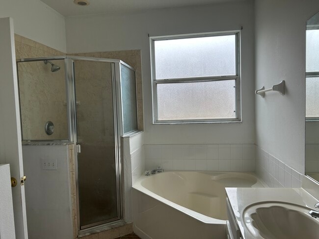 Building Photo - 1752 Cambridge Village Ct