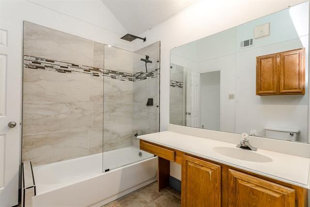Building Photo - 4124 Hollow Oak Dr