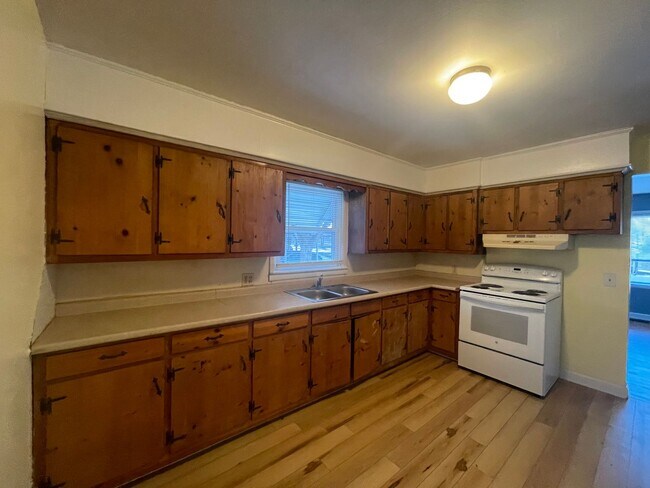 Building Photo - 3 Bedroom House Murray City Limits