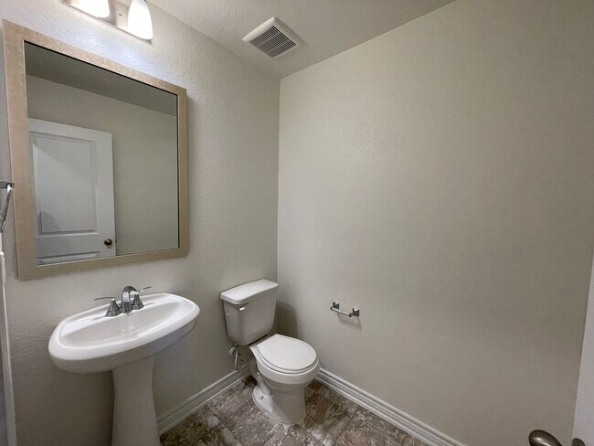 Building Photo - 4 Bdrm Home in Legend Heights, NBTX
