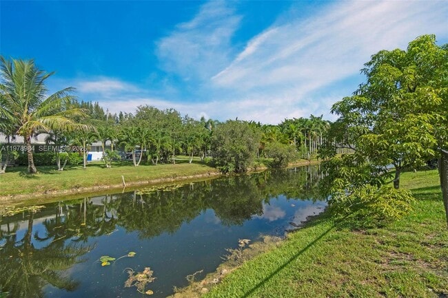 Building Photo - 5621 Carriage Ln