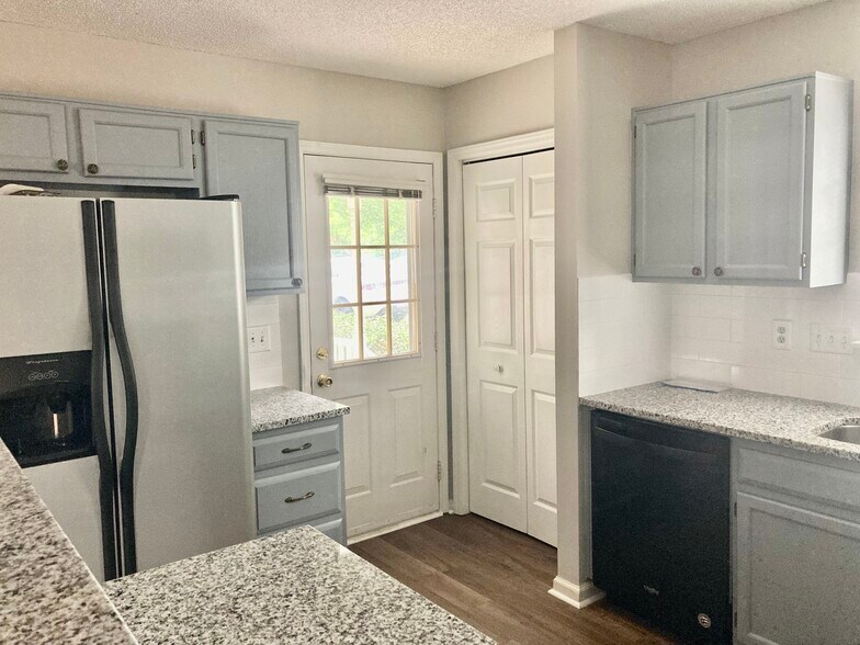 Building Photo - 1237 Beringer Forest Ct