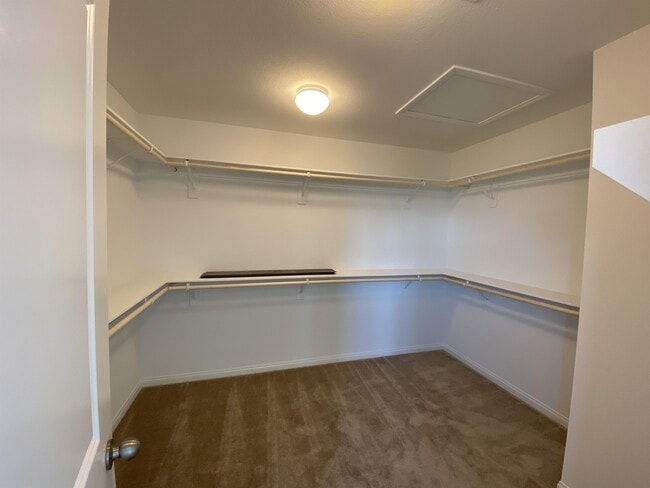 Building Photo - 2212 Stone Well Rd