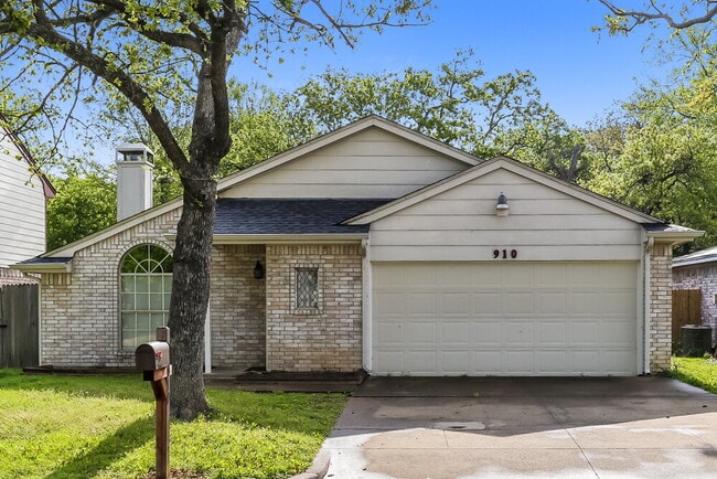 Building Photo - 910 Blue Jay Dr