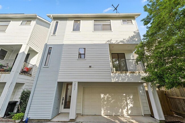 Building Photo - 2937 Bell St