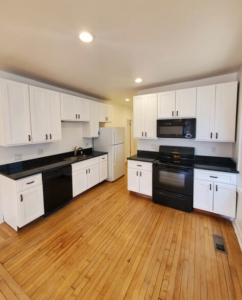 Kitchen with Dishwasher - 526 E Burleigh St
