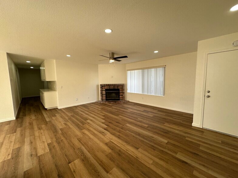 Building Photo - 1371 Marline Ave