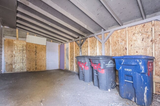 Building Photo - Spacious 2 Bedroom 1 Bathroom home