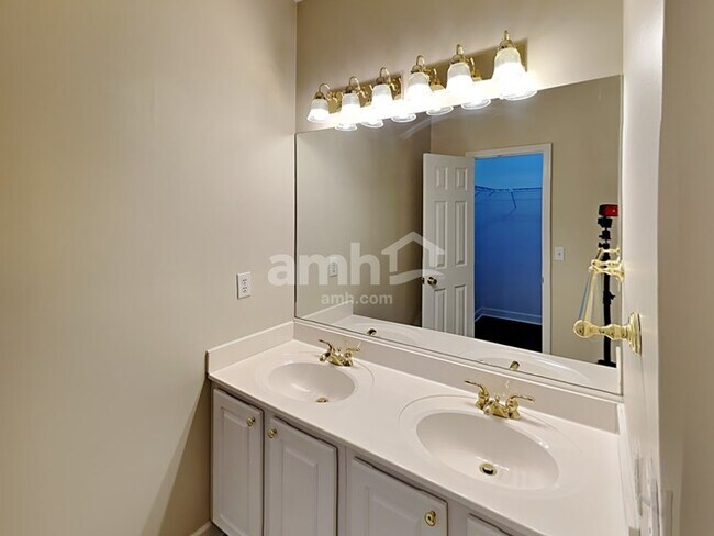 Building Photo - 1707 Arrow Head Dr