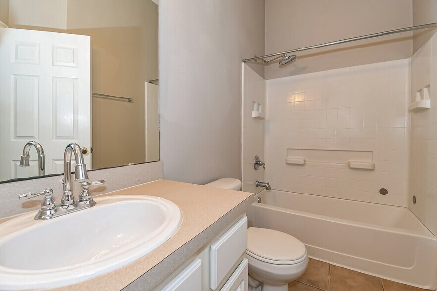 Building Photo - 5966 Pavilion Dr