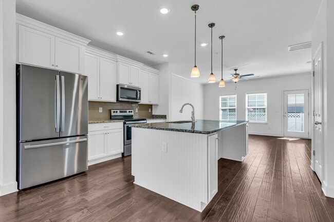 Building Photo - 253 Mary Ann Cir