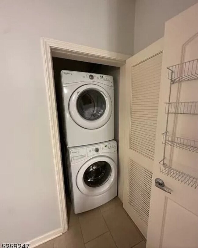 Building Photo - 104 E Elizabeth Ave