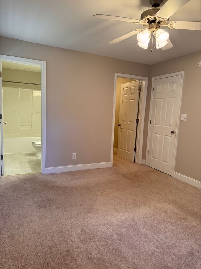 Building Photo - 3 Bedroom || 2 Bathroom Main Level Apartme...